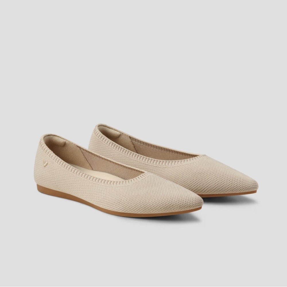 Vivaia Pointed Toe Ballet Flats size 38.5 EU - 7.5 US